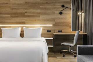 Гостиница Holiday Inn Perm Пермь Стандарт улучшенный Borea с 1 кроватью king-size-1